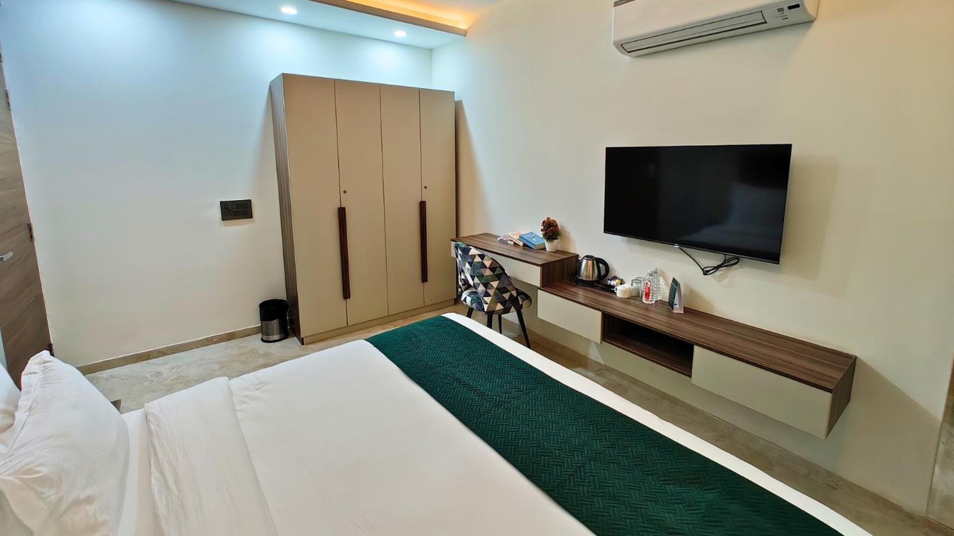 Ava Hotels And Corporates Millennium City Gurgaon Room photo